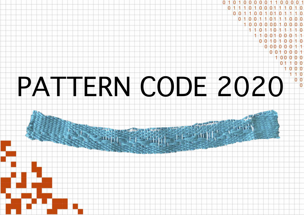 Link zur Publikation "pattern code 2020". Das PDF ist nicht barrierefrei. Ein Heftcover mit kariertem Hintergrund. rechts oben ist ein code aus Nullen und Einsen. links unten ist ein code aus weißen und schwarzen kästchen. In der Bildmitte ist ein gewebtes Band. Über der Schrift steht der Titel: Pattern Code 2020.